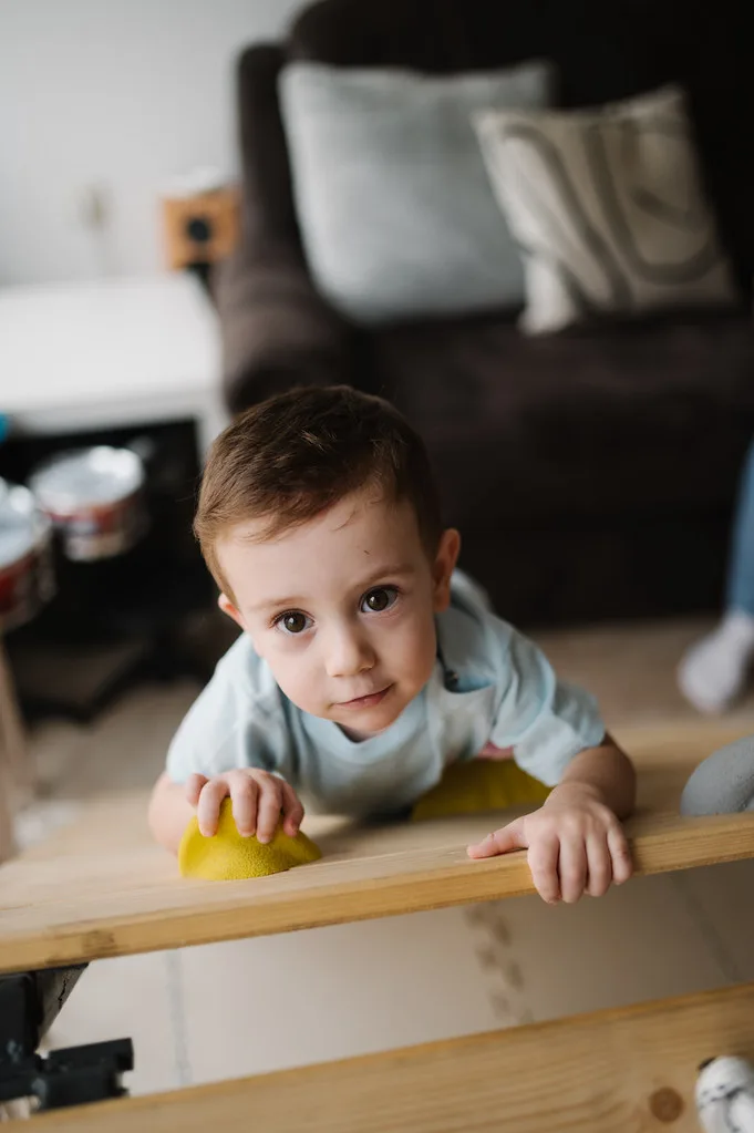 Klimrek of Pikler-driehoek kiezen voor kinderen: leeftijd en veiligheid